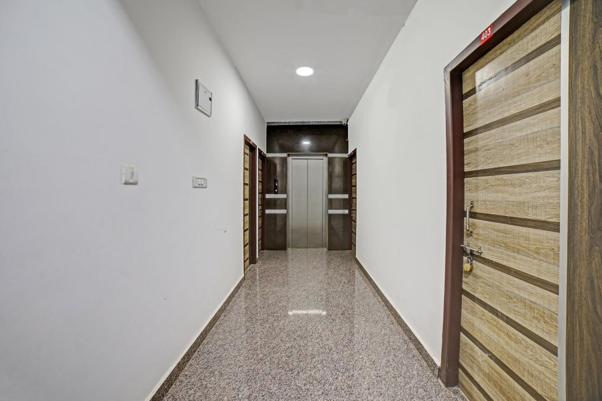 Spot On 81164 San International Hotel بنغالور المظهر الخارجي الصورة